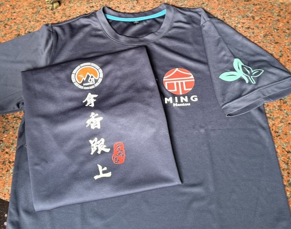 拿香跟上 圓領T